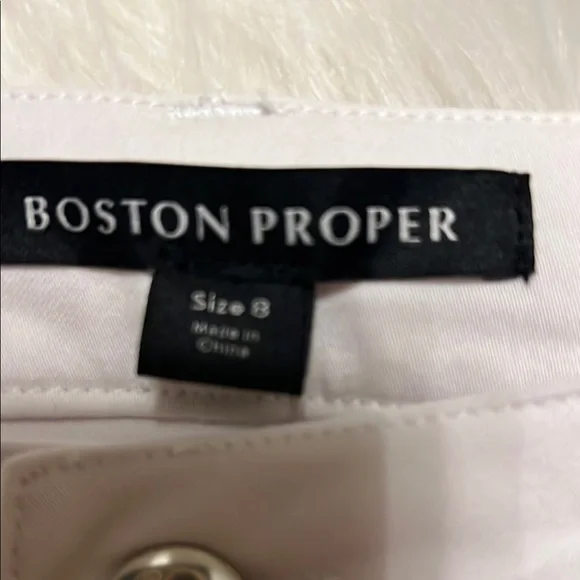 BOSTON PROPER SIZE 8 White Jeans with Blue Floral Embroidery 3 D Embellishments - Picture 2 of 4